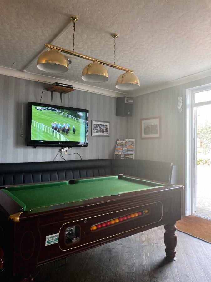The Whistle And Flute Hotel Barnetby le Wold Bagian luar foto