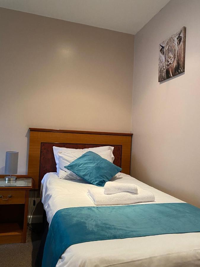 The Whistle And Flute Hotel Barnetby le Wold Bagian luar foto
