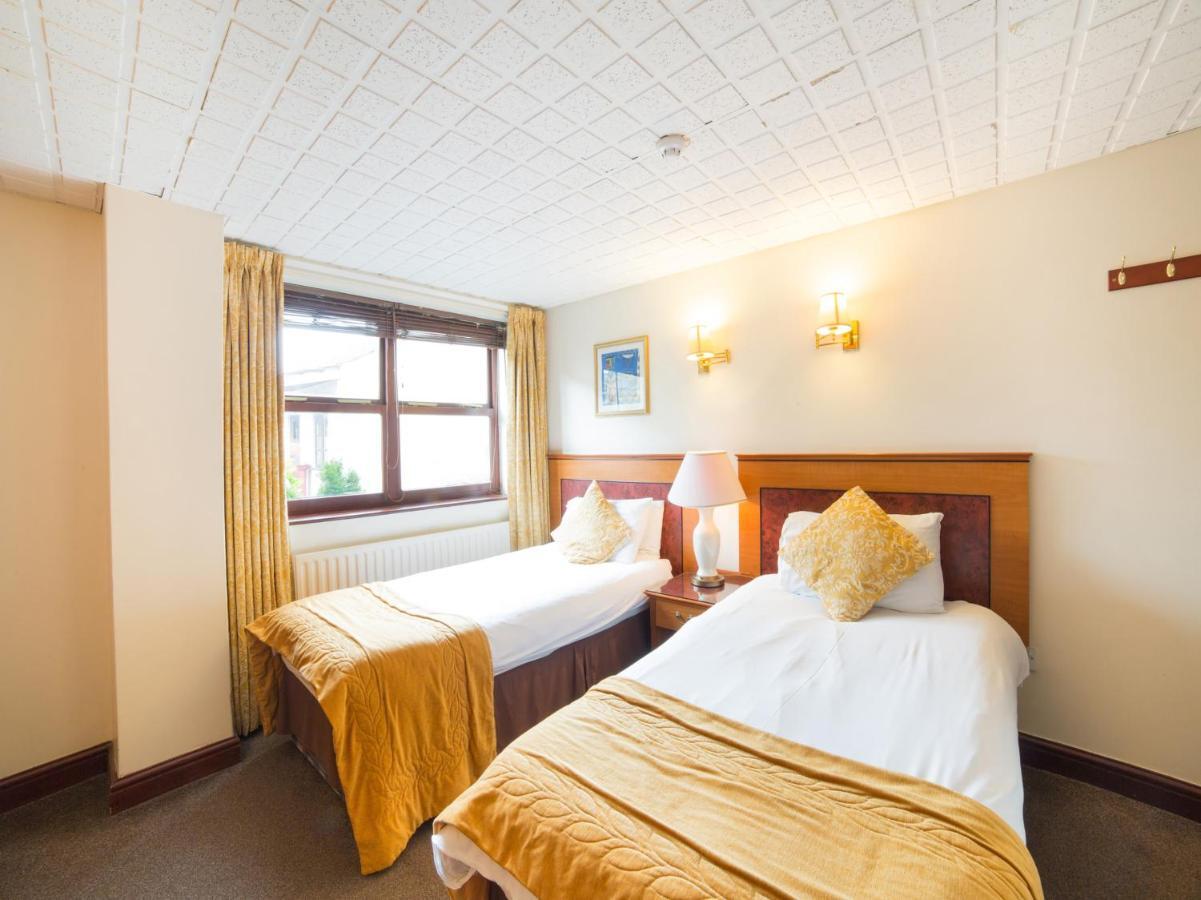 The Whistle And Flute Hotel Barnetby le Wold Bagian luar foto