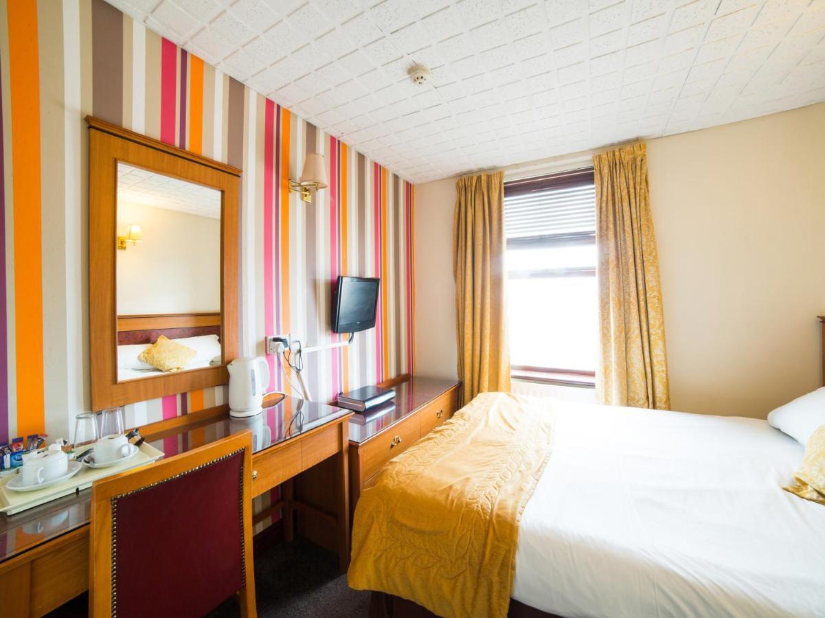 The Whistle And Flute Hotel Barnetby le Wold Bagian luar foto