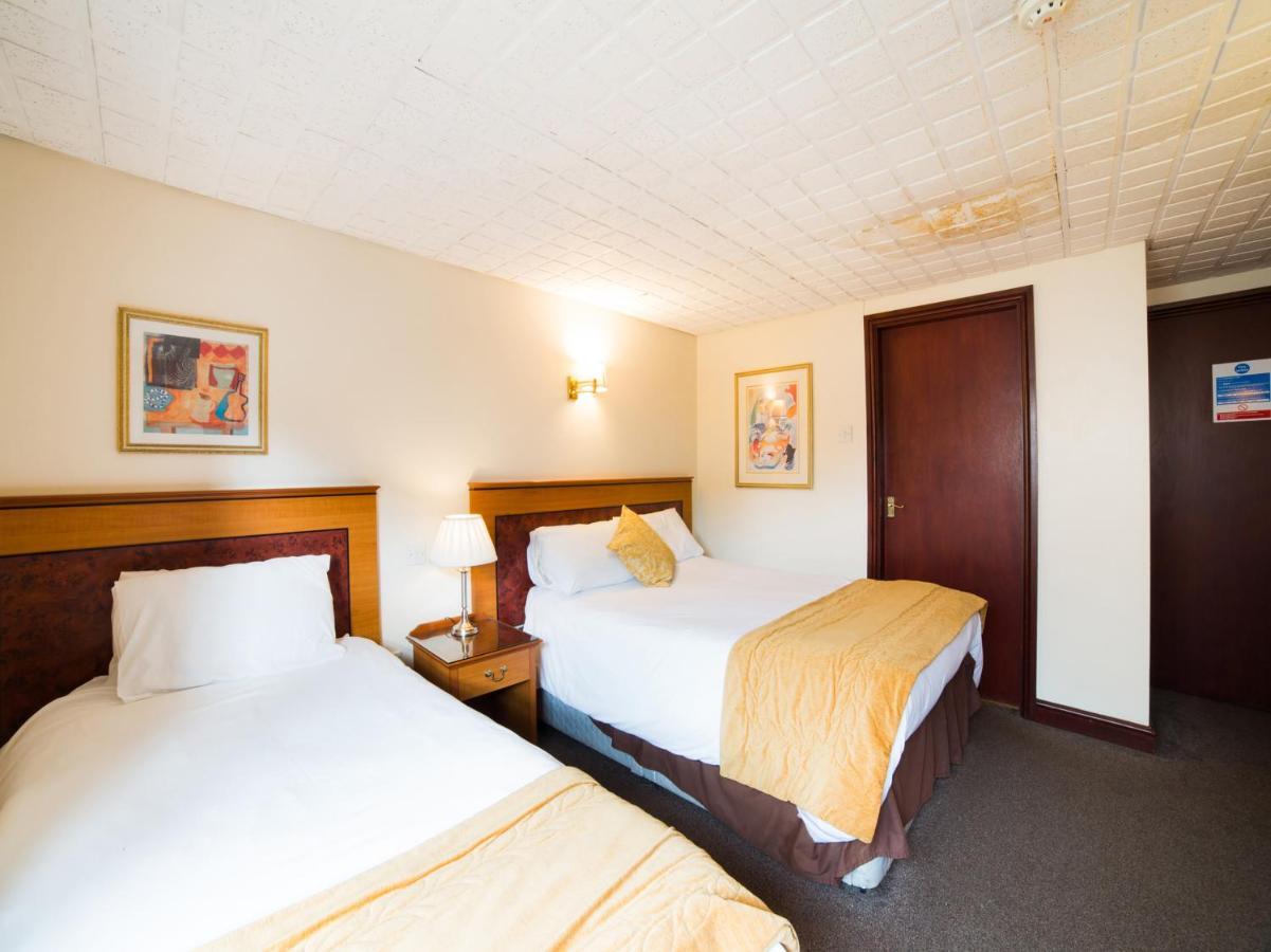 The Whistle And Flute Hotel Barnetby le Wold Bagian luar foto
